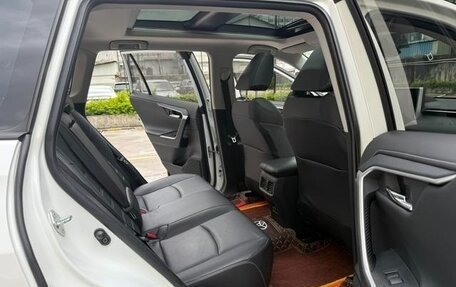 Toyota RAV4, 2022 год, 2 290 000 рублей, 12 фотография