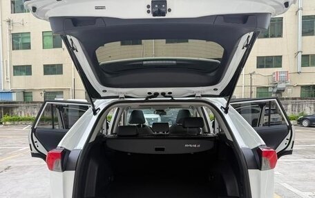 Toyota RAV4, 2022 год, 2 290 000 рублей, 19 фотография