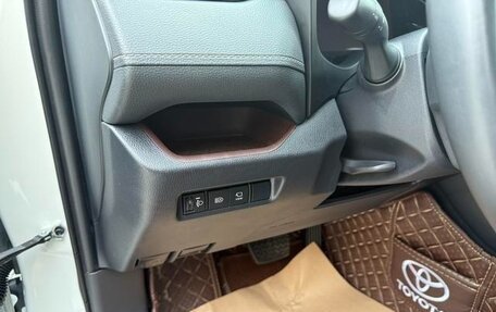 Toyota RAV4, 2022 год, 2 290 000 рублей, 16 фотография