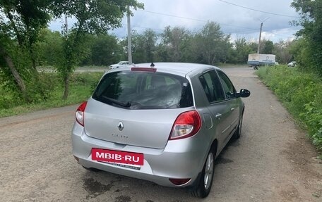 Renault Clio III, 2009 год, 800 000 рублей, 4 фотография