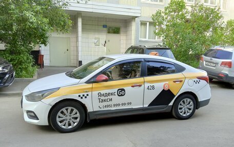 Hyundai Solaris II рестайлинг, 2017 год, 660 000 рублей, 3 фотография