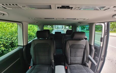 Volkswagen Multivan T6 рестайлинг, 2019 год, 5 000 000 рублей, 5 фотография