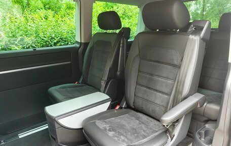 Volkswagen Multivan T6 рестайлинг, 2019 год, 5 000 000 рублей, 7 фотография