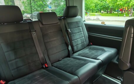Volkswagen Multivan T6 рестайлинг, 2019 год, 5 000 000 рублей, 10 фотография