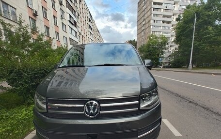 Volkswagen Multivan T6 рестайлинг, 2019 год, 5 000 000 рублей, 4 фотография