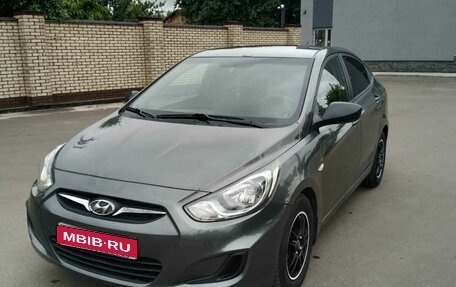 Hyundai Solaris II рестайлинг, 2011 год, 690 000 рублей, 1 фотография