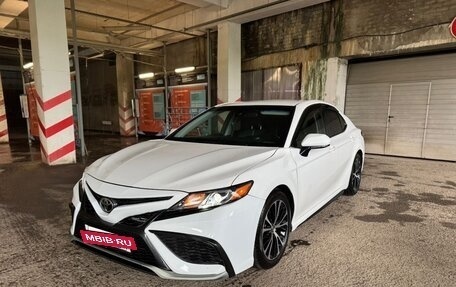 Toyota Camry, 2018 год, 1 870 000 рублей, 4 фотография