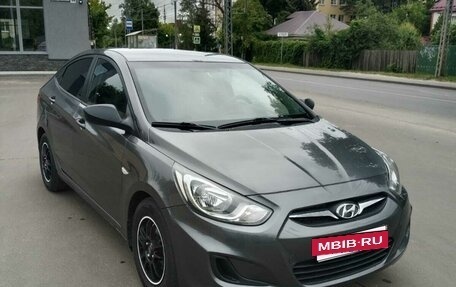 Hyundai Solaris II рестайлинг, 2011 год, 690 000 рублей, 2 фотография