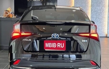 Toyota Prius IV XW50, 2021 год, 1 850 055 рублей, 3 фотография