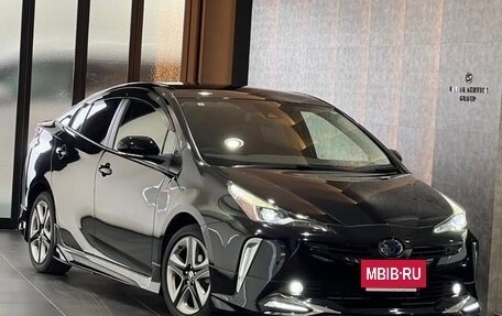 Toyota Prius IV XW50, 2021 год, 1 850 055 рублей, 2 фотография