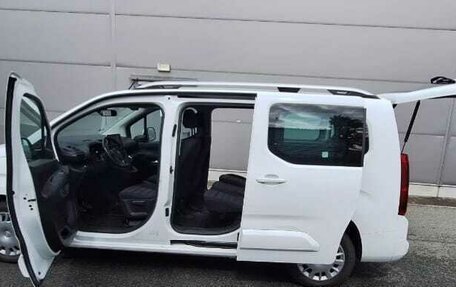 Opel Combo E, 2021 год, 2 200 000 рублей, 4 фотография