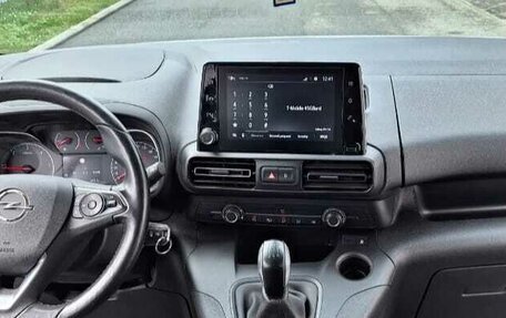Opel Combo E, 2021 год, 2 200 000 рублей, 5 фотография
