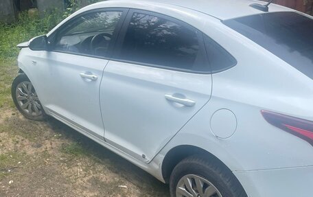 Hyundai Solaris II рестайлинг, 2017 год, 550 000 рублей, 2 фотография