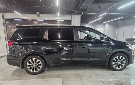 KIA Carnival III, 2017 год, 2 210 000 рублей, 7 фотография