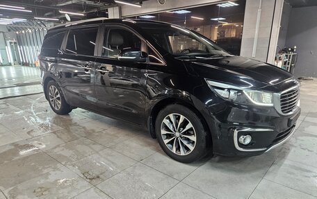 KIA Carnival III, 2017 год, 2 210 000 рублей, 3 фотография