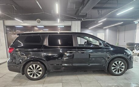 KIA Carnival III, 2017 год, 2 210 000 рублей, 4 фотография
