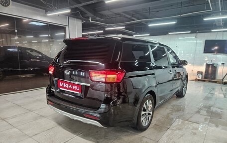 KIA Carnival III, 2017 год, 2 210 000 рублей, 5 фотография