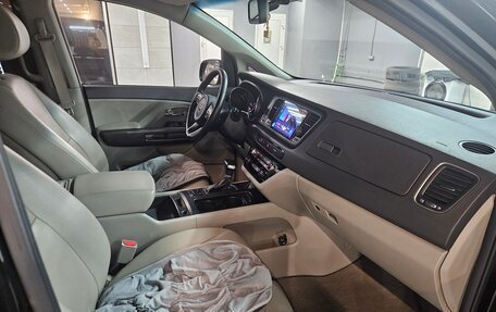 KIA Carnival III, 2017 год, 2 210 000 рублей, 9 фотография