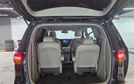KIA Carnival III, 2017 год, 2 210 000 рублей, 13 фотография