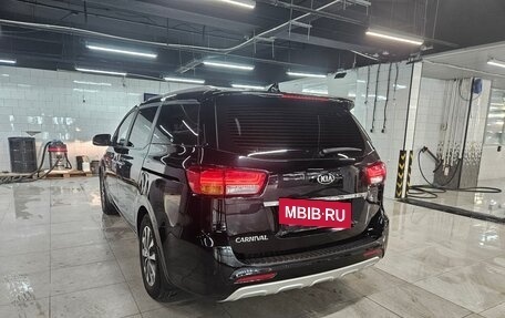 KIA Carnival III, 2017 год, 2 210 000 рублей, 6 фотография