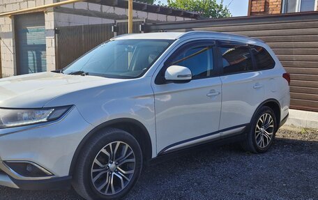 Mitsubishi Outlander III рестайлинг 3, 2017 год, 1 500 000 рублей, 13 фотография