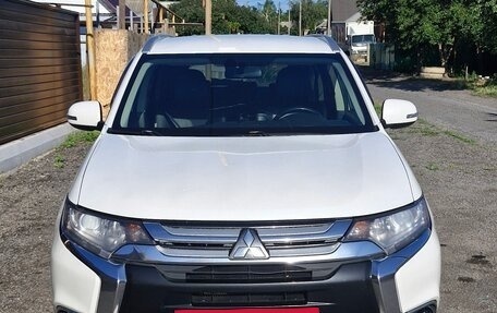 Mitsubishi Outlander III рестайлинг 3, 2017 год, 1 500 000 рублей, 2 фотография