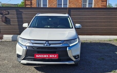 Mitsubishi Outlander III рестайлинг 3, 2017 год, 1 500 000 рублей, 8 фотография