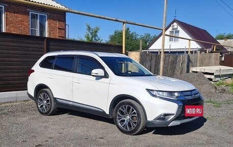 Mitsubishi Outlander III рестайлинг 3, 2017 год, 1 500 000 рублей, 10 фотография