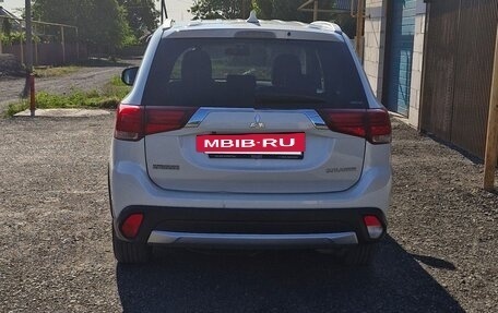 Mitsubishi Outlander III рестайлинг 3, 2017 год, 1 500 000 рублей, 9 фотография