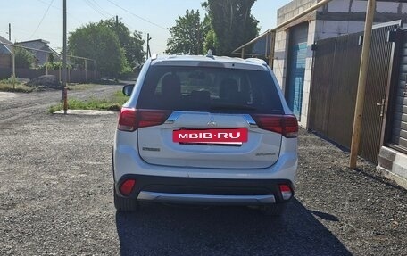 Mitsubishi Outlander III рестайлинг 3, 2017 год, 1 500 000 рублей, 6 фотография