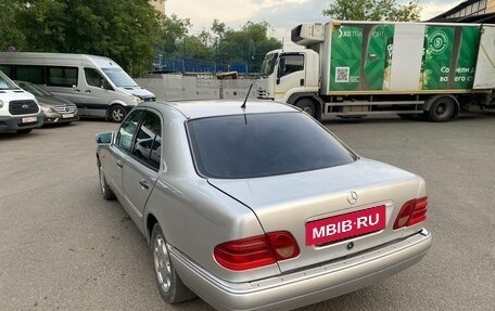 Mercedes-Benz E-Класс, 1996 год, 410 000 рублей, 6 фотография
