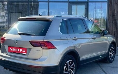 Volkswagen Tiguan II, 2018 год, 2 150 000 рублей, 5 фотография