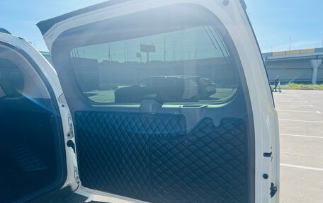 Toyota Land Cruiser Prado 150 рестайлинг 2, 2013 год, 2 600 000 рублей, 14 фотография