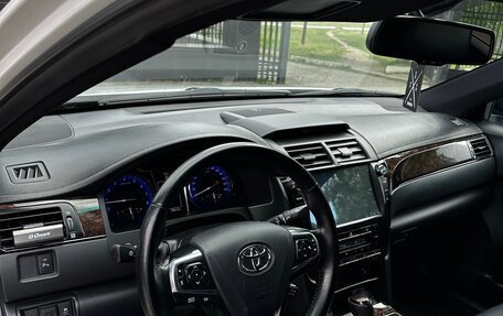 Toyota Camry, 2017 год, 2 330 000 рублей, 10 фотография