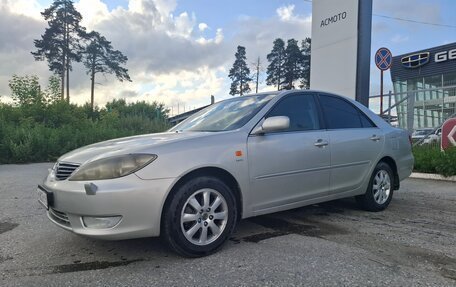 Toyota Camry V40, 2004 год, 850 000 рублей, 1 фотография