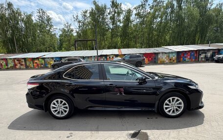 Toyota Camry, 2022 год, 3 400 000 рублей, 2 фотография