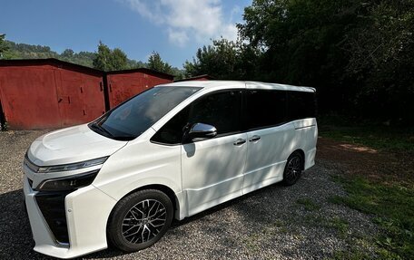Toyota Voxy III, 2018 год, 2 400 000 рублей, 4 фотография