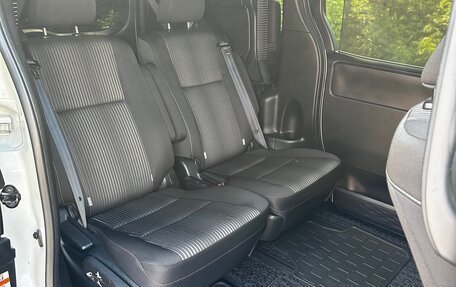 Toyota Voxy III, 2018 год, 2 400 000 рублей, 20 фотография