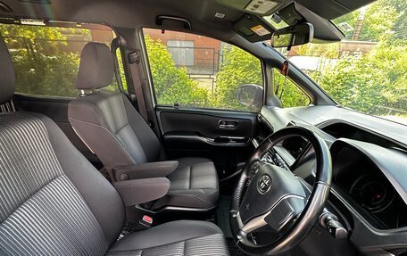 Toyota Voxy III, 2018 год, 2 400 000 рублей, 13 фотография