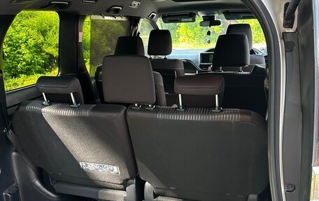 Toyota Voxy III, 2018 год, 2 400 000 рублей, 23 фотография