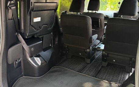 Toyota Voxy III, 2018 год, 2 400 000 рублей, 27 фотография