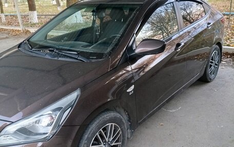 Hyundai Solaris II рестайлинг, 2015 год, 800 000 рублей, 5 фотография