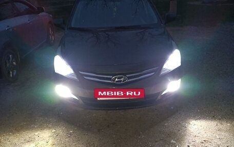 Hyundai Solaris II рестайлинг, 2015 год, 800 000 рублей, 3 фотография