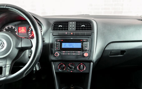 Volkswagen Polo VI (EU Market), 2010 год, 700 000 рублей, 17 фотография