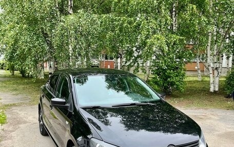 Volkswagen Polo VI (EU Market), 2011 год, 720 000 рублей, 2 фотография