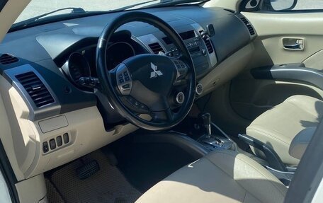 Mitsubishi Outlander III рестайлинг 3, 2008 год, 1 330 000 рублей, 13 фотография