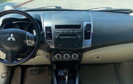 Mitsubishi Outlander III рестайлинг 3, 2008 год, 1 330 000 рублей, 11 фотография