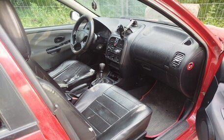 Mitsubishi Carisma I, 2002 год, 240 000 рублей, 1 фотография