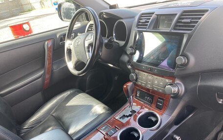 Toyota Highlander III, 2011 год, 1 880 000 рублей, 11 фотография