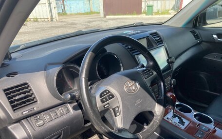 Toyota Highlander III, 2011 год, 1 880 000 рублей, 8 фотография
